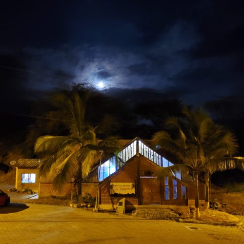 cabaña en la noche
